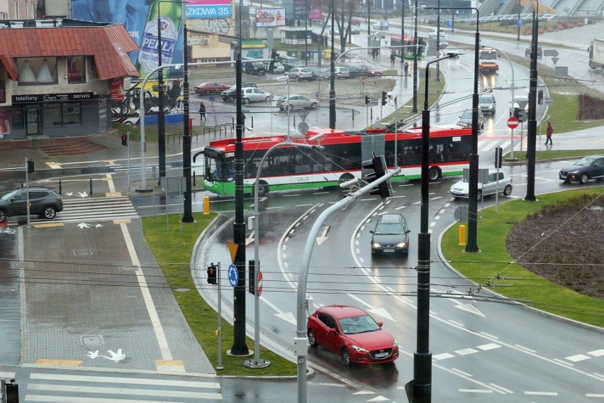 Lubelski ratusz i problem pod Galą. Buspasa na rondzie nie będzie, ale analiza trwa