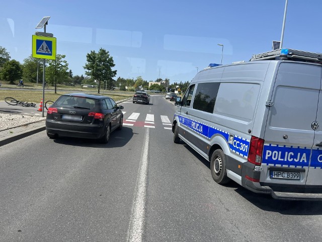 Nietrzeźwy kierowca BMW potrącił rowerzystę przejeżdżającego przez przejście. Do zdarzenia doszło na skrzyżowaniu ulicy Watzenrodego z ulicą Ugory w Toruniu