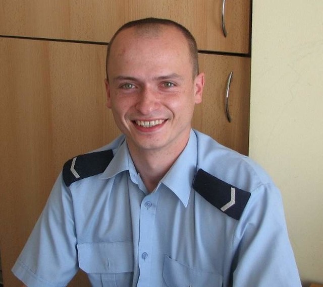 sierżant Michał Wicha, zdaniem czyttelników jest najlepszym dzielnicowym powiatu opatowskiego.