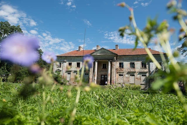 Dawny pałac Sczanieckich w Nawrze jest w fatalnym stanie