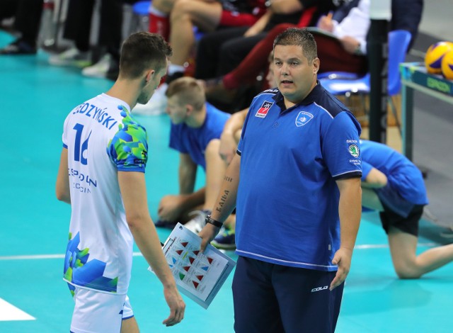 Trener Milan Simojlović postawił w tym meczu na Bartosza Cedzyńskiego (z lewej) zamiast na Łukasza Perłowskiego.