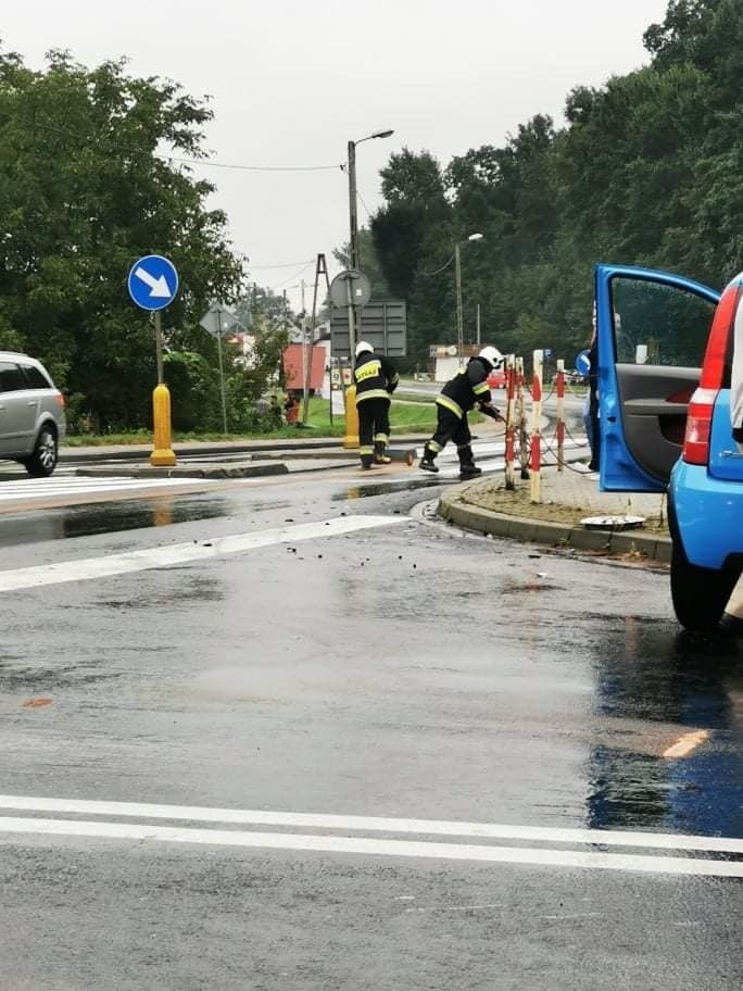 Jazowsko. Groźny wypadek na skrzyżowniu drogi wojewódzkiej z lokalnymi
