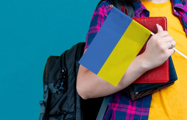 Jak zapisać ukraińskie dzieci do szkoły w Polsce? MEiN wyjaśnia zasady i udziela wskazówek.