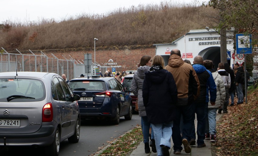 Tłumy szturmowały Cytadelę w Grudziądzu. Zwiedzanie Cytadeli w Święto Niepodległości 2022