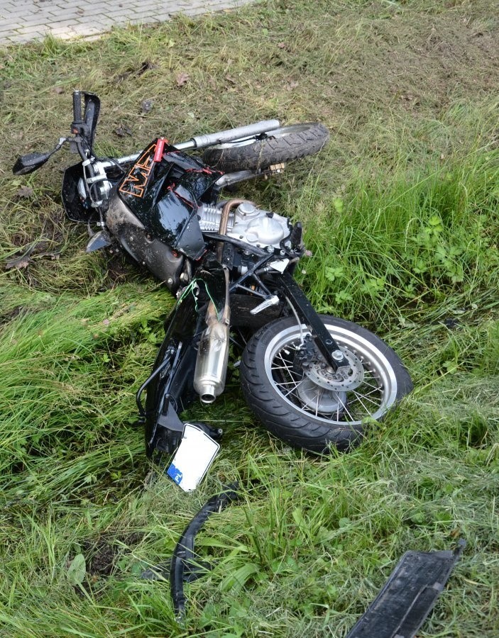 21-letni motocyklista ranny w zderzeniu z samochodem w Nowej Dębie (ZDJĘCIA)