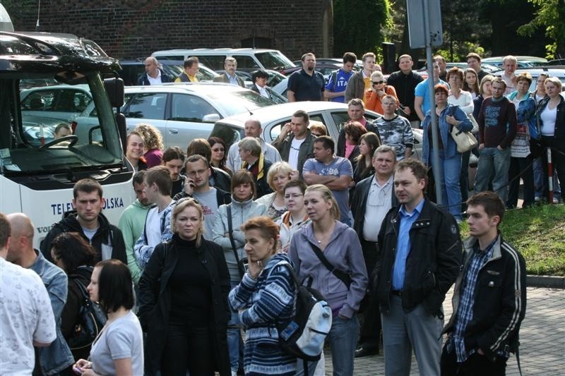 Festiwal Opole 2009. Kolejka po bilety przed MOK-iem w Opolu