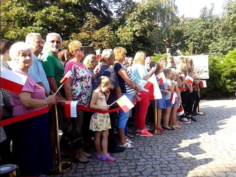 Wizyta prezydenta Andrzeja Dudy w Pińczowie. Mieszkańcy robili "selfie" z głową państwa