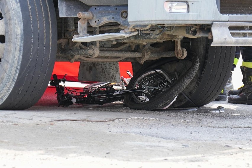 Nowy Targ. Ciężarówka rozjechała 49-latkę. Kobieta z poważnymi obrażeniami trafiła do szpitala 