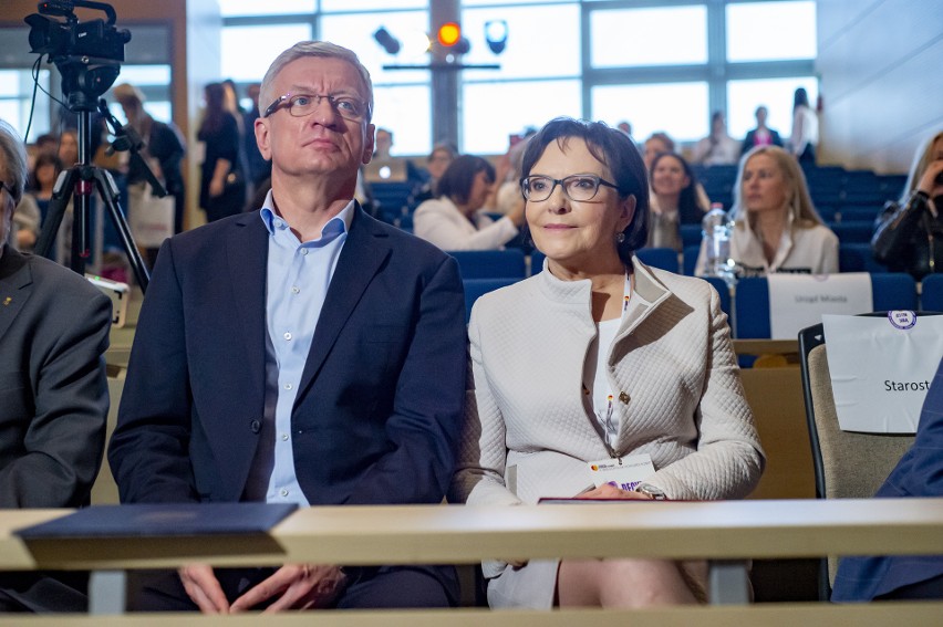 Kongres Kobiet Poznań - premier Ewa Kopacz o prawach kobiet:...