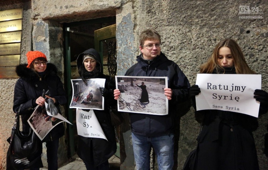 Szczecin: Milczący protest dla Syrii i jej obywateli [zdjęcia, wideo]