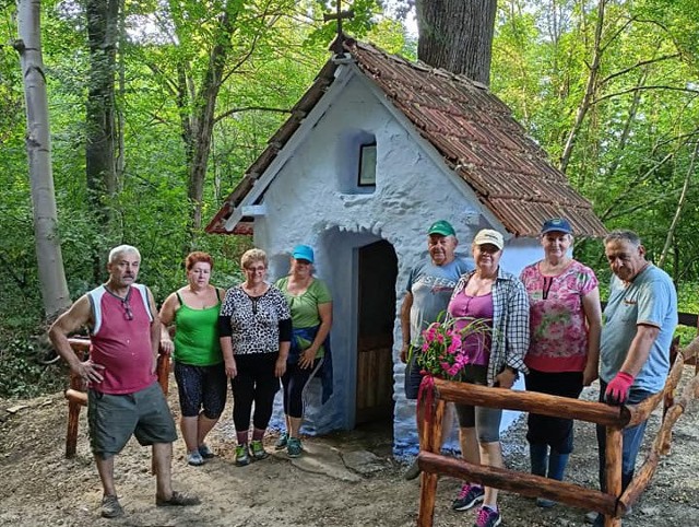 Społecznicy z KGW w Słonnem odnaleźli i wyremontowali zapomnianą kapliczkę w nieistniejącej wsi Polchowa, tuż nad Sanem.