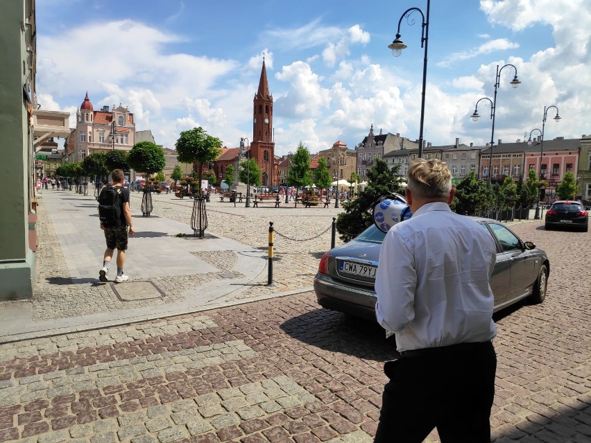 Poseł Tomasz Lenz rozmawiał z mieszkańcami Wąbrzeźna....