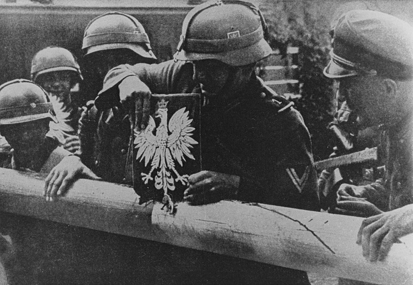 Wrzesień 1939: Żołnierze i policjanci niemieccy 1. Pułk...
