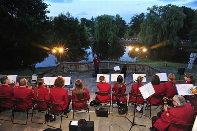 Tradycyjnie podczas Wianków w Szydłowcu zagrała Miejska Orkiestra Dęta pod batutą Henryka Kapturskiego.