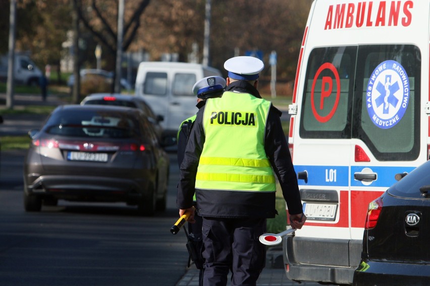 Policjanci apelują o ostrożną i rozsądną jazdę. Rozpoczynają akcję „Znicz" 