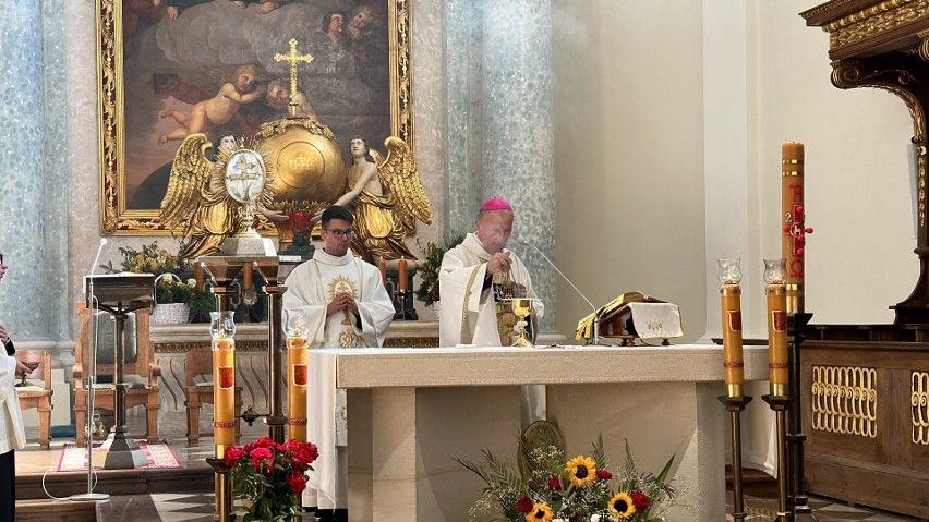 Odpust na Świętym Krzyżu. W piątek mszy świętej przewodniczył biskup radomski Marek Solarczyk. Byli pielgrzymi z kilku diecezji