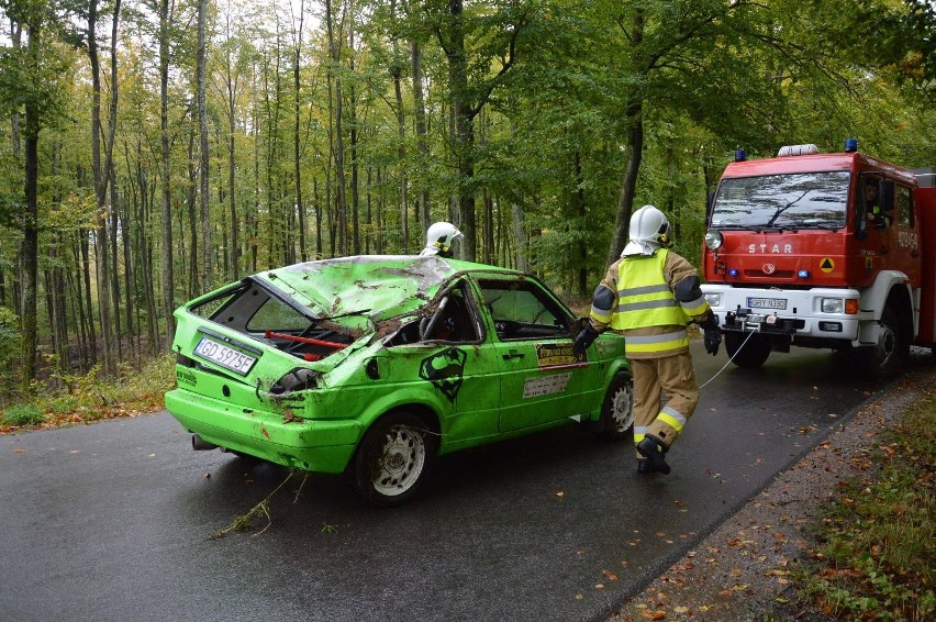 6. Bëtowskô Gòńba. Wypadek podczas rajdu samochodowego na Kaszubach [ZDJĘCIA]