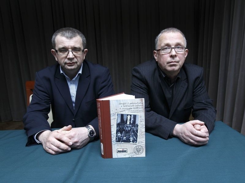 Bogusław Wójcik (z lewej) i Janusz Borowiec, historycy...