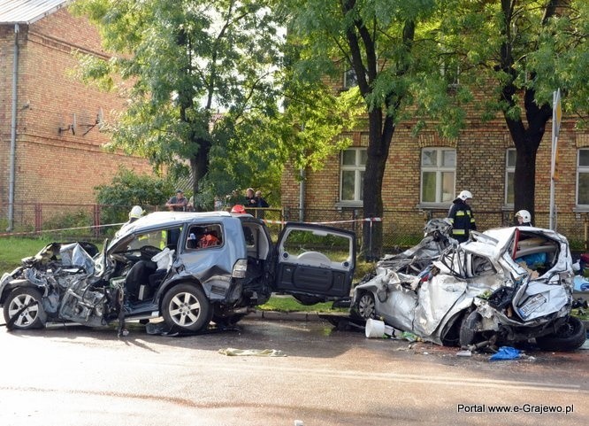 Grajewo. Wypadek na ul. Piłsudskiego. Karambol na ul. Piłsudskiego. Zderzyło się 6 pojazdów (zdjęcia)