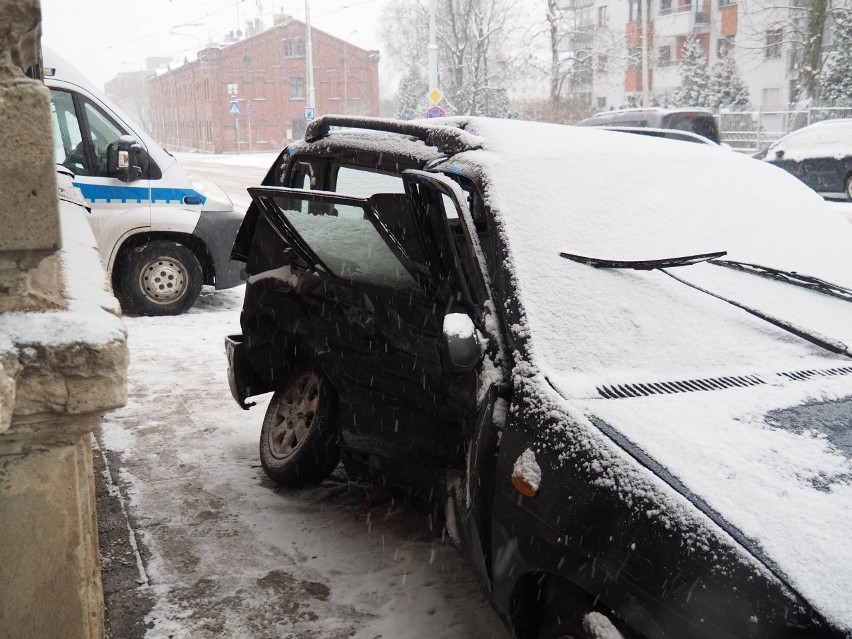 Na drogach w Łodzi od rana panują bardzo złe warunki....