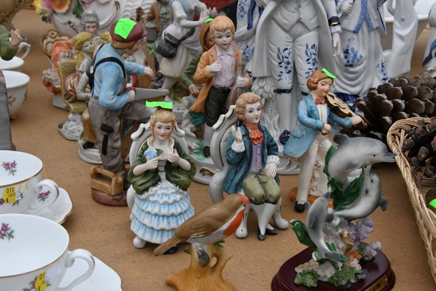 Miłośnicy porcelanowych figurek mieli w czym wybierać.