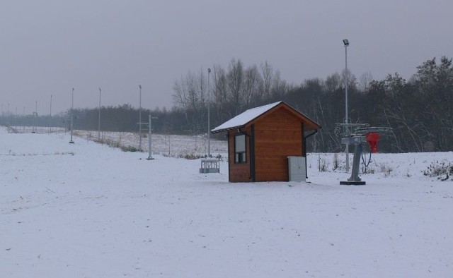 Do uruchomienia stoku narciarskiego w Siedleszczanach w gm. Baranów Sandomierski nie wystarczy niewielka warstwa śniegu. Konieczny jest kilkudniowy mróz.  