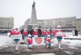 Wielka Orkiestra Świątecznej Pomocy w Łodzi. Parada na Piotrkowskiej, wyścigi na Piłsudskiego