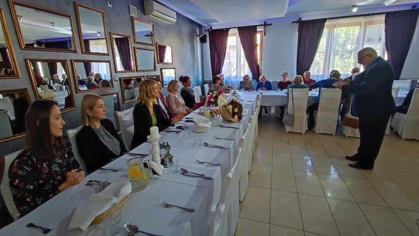 Członkowie Kozienickiego Koła Polskiego Związku Niewidomych obchodzili Międzynarodowy Dzień Białej Laski. Zdjęcia
