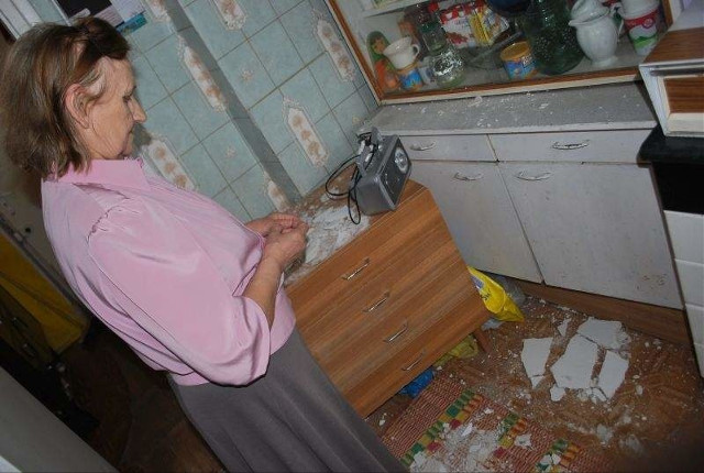 Tynk spadł mi na głowę. To wszystko przez sąsiadów (zdjęcia)
