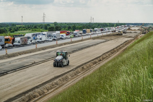 W województwie łódzkim odcinkowe pomiary prędkości obejmują budowaną autostradę A1 od Tuszyna do Piotrkowa Trybunalskiego i od okolic Kamieńska do granicy z województwem śląskim.