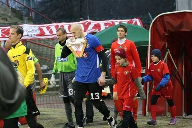 Maciej Mielcarz, były bramkarz Korony, był pewnym punktem Widzewa Łódź w sobotnim pojedynku z kielecką drużyną.