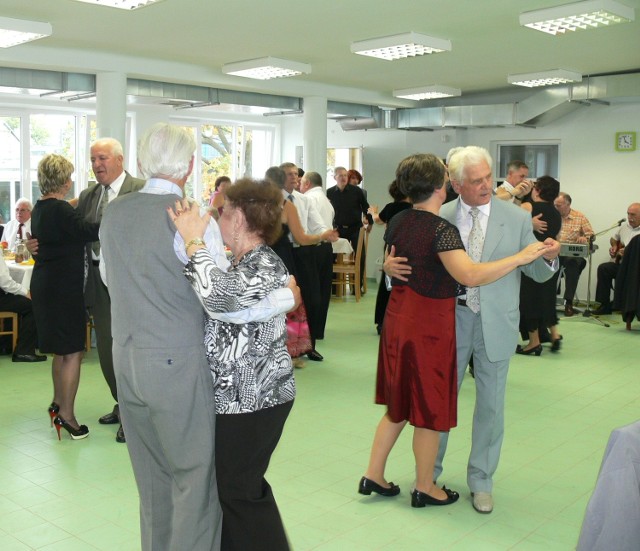 Kilkugodzinny bal to przede wszystkim czas do wspólnej zabawy na parkiecie.