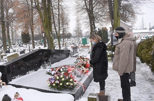 W uroczystości na cmentarzu w Brzeszczach udział wzięli m.in. przedstawiciele dyplomatyczni, w tym konsul generalna Francji