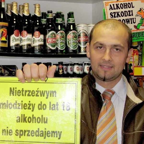 Za pobierane tak wysokich diet członkowie komisji powinni sprawdzać, czy alkoholu nie kupują nieletni. Same tabliczki nie wystarczają.