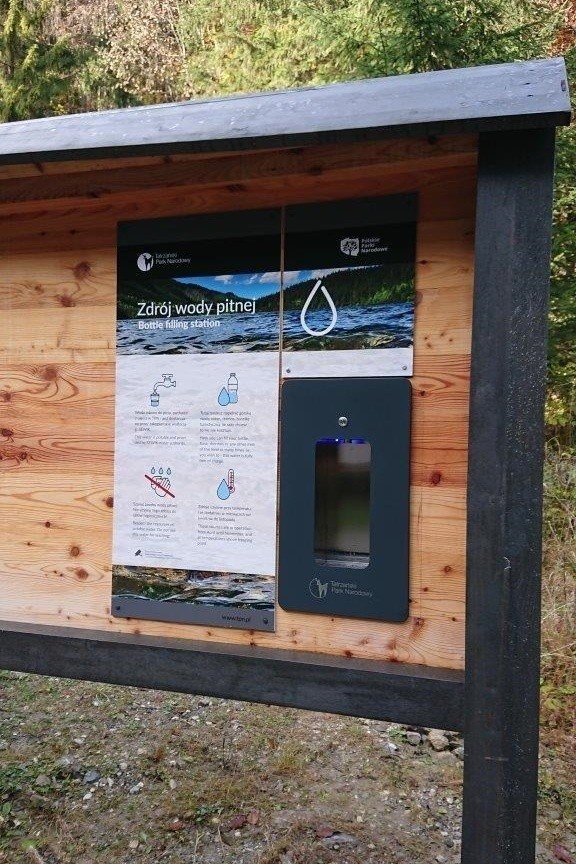 Zdrój wody pitnej u wylotu Doliny Małej Łąki w Tatrach