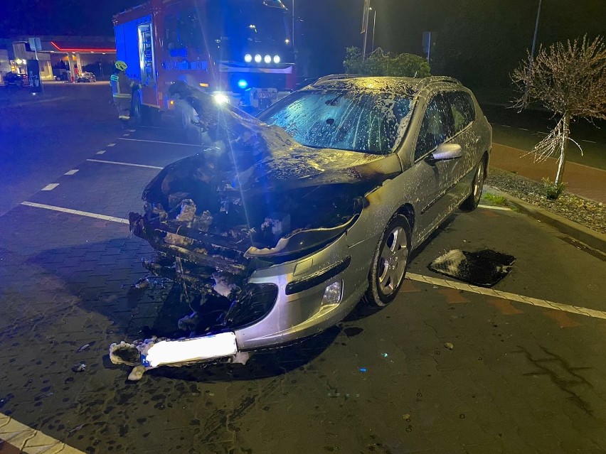 Pożar samochodu na autostradowym postoju