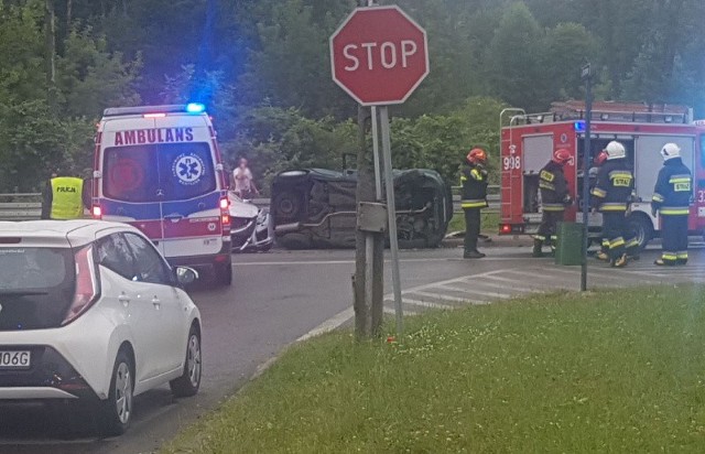 Wypadek w Pionkach na skrzyżowaniu ulicy Spacerowej ze Wspólną.