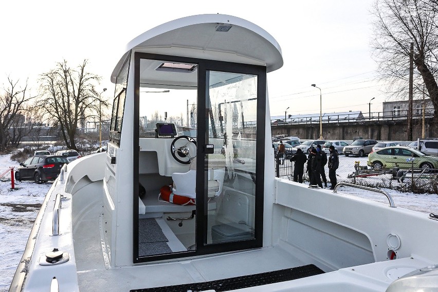 Kłusownicy powinni mieć się na baczności! Straż rybacka ma nową łódź patrolową