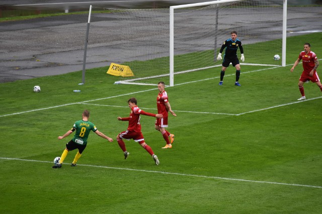 W ostatnim domowym meczu GKS przegrał z Miedzią Legnica (1:2).