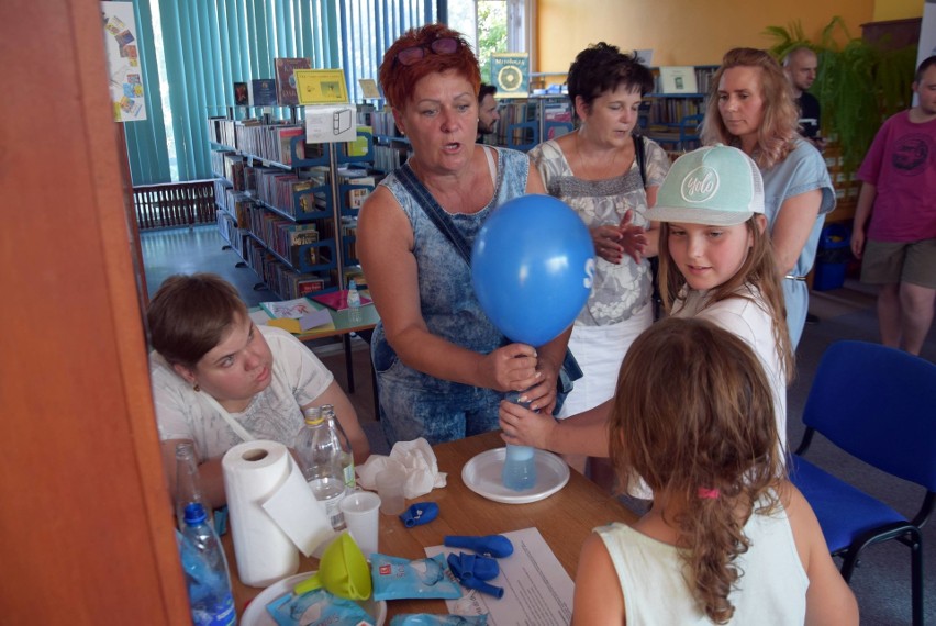 Noc bibliotek w Stargardzie. Mieszkańcy chętnie odwiedzali Książnicę Stargardzką i świetnie się tam bawili 