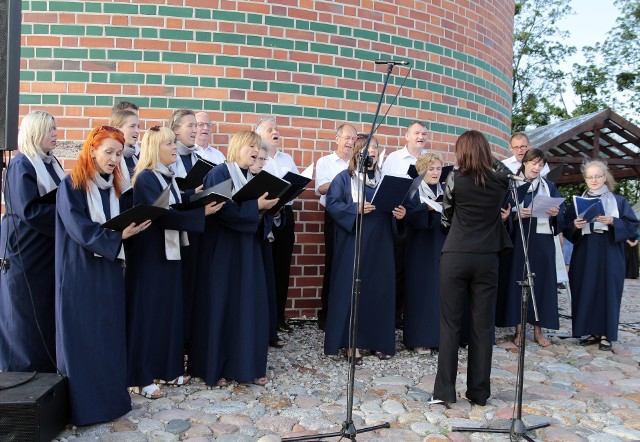 Grudziądzki chór Tibi Mariae przygotował koncert „Z Piotrem przez muzykę dawnej Europy”. Posłuchać go możemy we wtorek