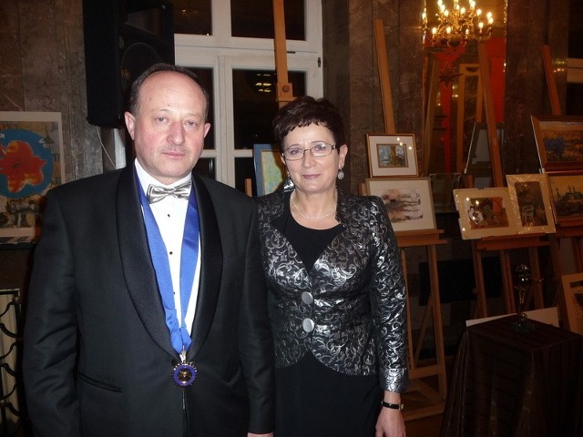 Prezydent kieleckiego Klubu Rotary z żoną Stanisławą uważają, że trzeba   pomagać słabszym.