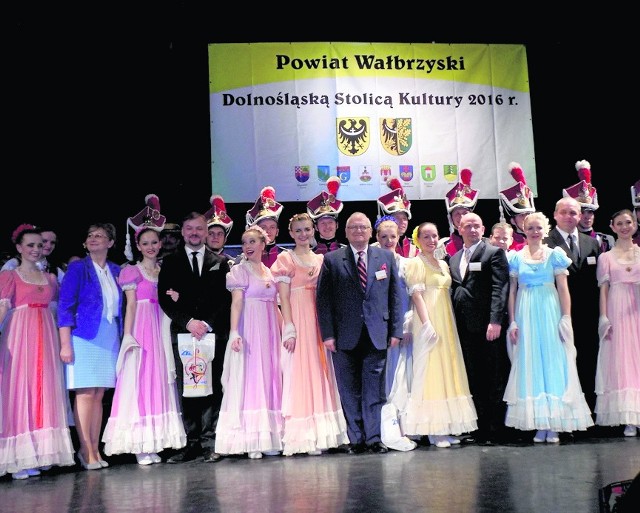 W czasie uroczystości w Teatrze Zdrojowym wystąpił chór „Renoma” z Głuszycy oraz artyści z Zespołu Tańca Ludowego Uniwersytetu Marii Curie-Skłodowskiej z Lublina