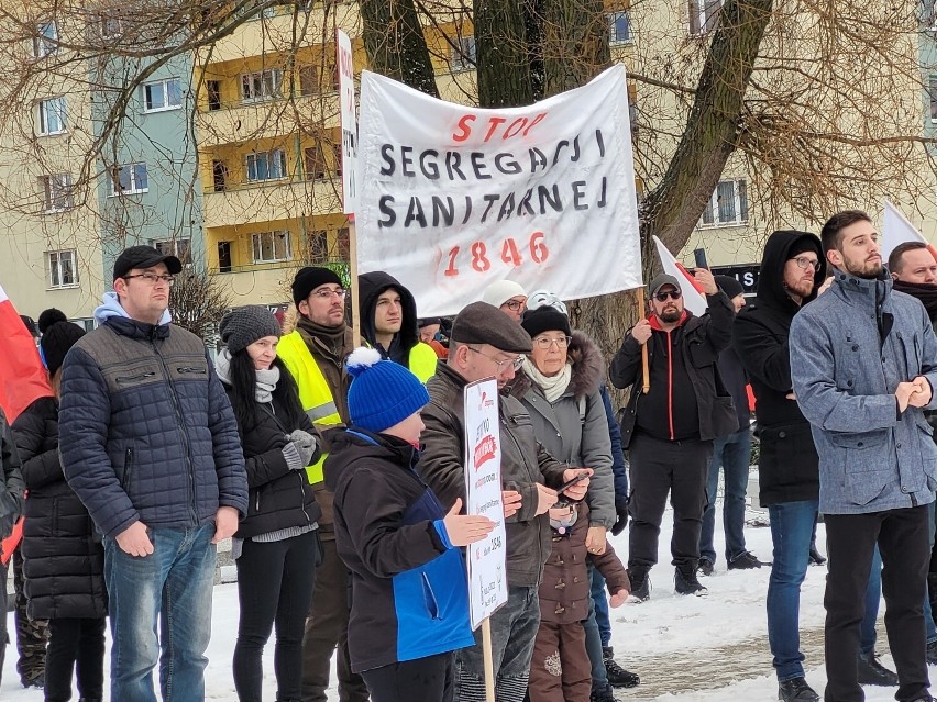 Mieszkańcy Piły protestowali przeciwko segregacji sanitarnej...