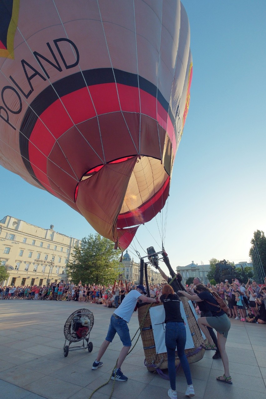 Wszystkie głowy patrzą do góry! Fiesta Balonowa na Placu Litewskim przyciągnęła tłumy. Zdjęcia