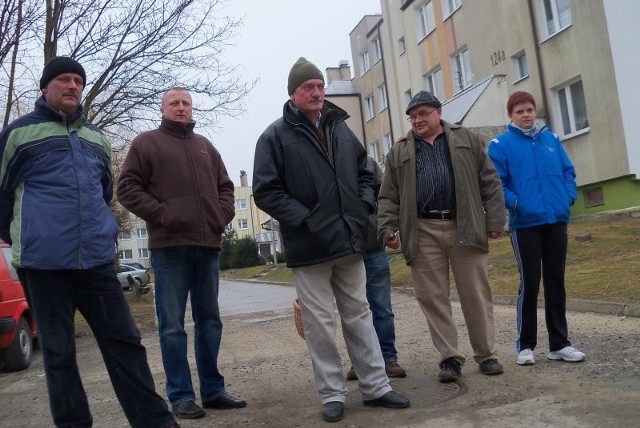 - Mamy w domach kompletnie zimno - skarżą się mieszkańcy bloków.