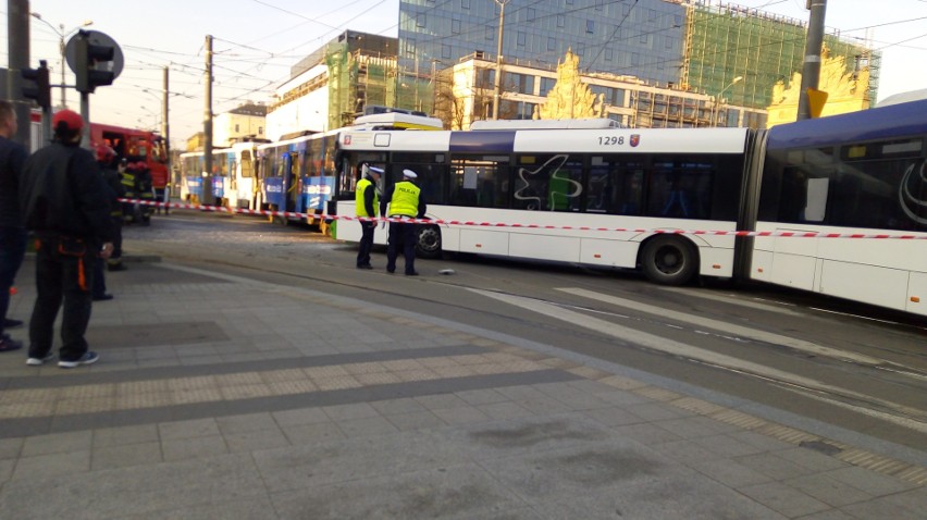 Poważny wypadek na Bramie Portowej. Jedenaście osób rannych