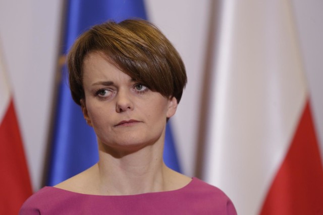 Jadwiga Emilewicz - minister przedsiębiorczości i technologii od 2018 r., wcześniej wiceminister rozwoju. Była członkiem Platformy Obywatelskiej, w 2013 r. wstąpiła do Polski Razem Jarosława Gowina (dziś Porozumienie - jest wiceprezesem tej partii). Była współzałożycielką kwartalnika „Pressje”, stypendystką Uniwersytetu Oksfordzkiego