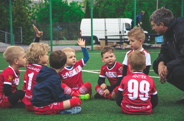 Najmłodsi chętnie przychodzą na treningi Łódzkiej Akademii Futbolu, skąd startują do wielkich karier piłkarskich