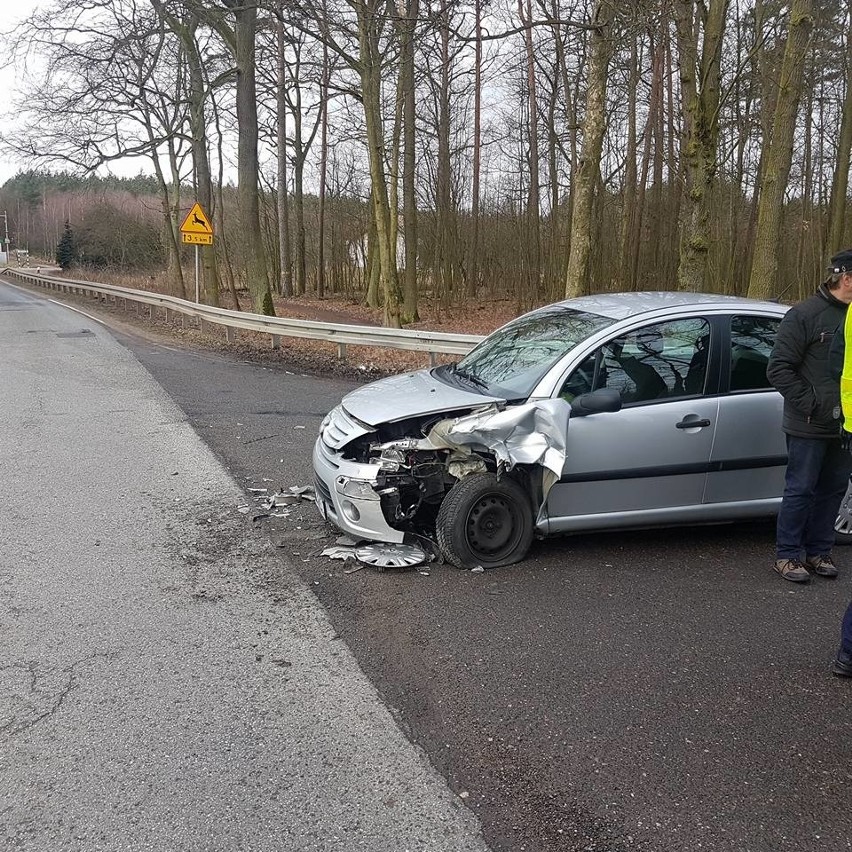 Nie zatrzymał się na "STOP". Wypadek w gminie Dąbrowa Chełmińska